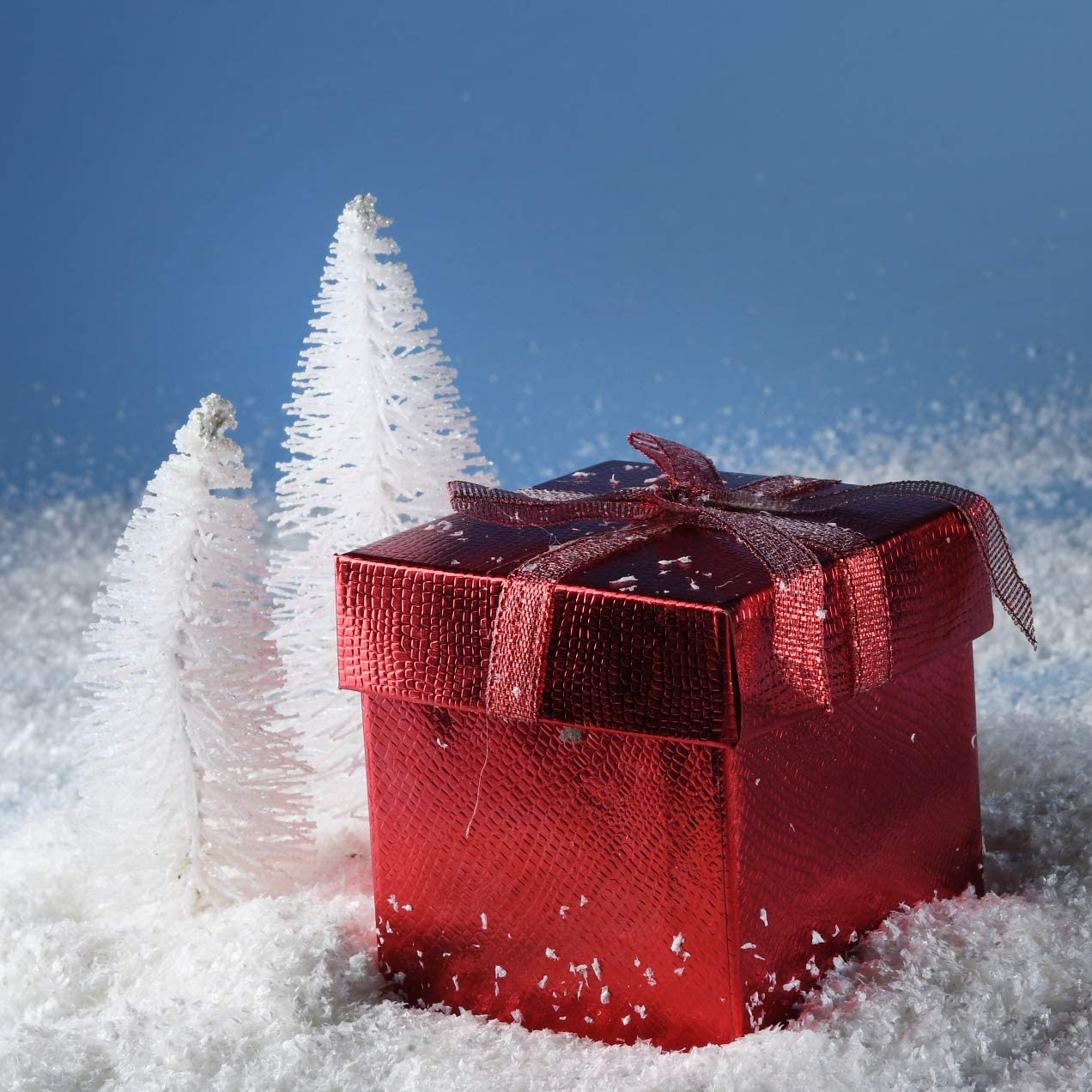 Professional Quality Artificial Snow – Realistic Holiday Décor