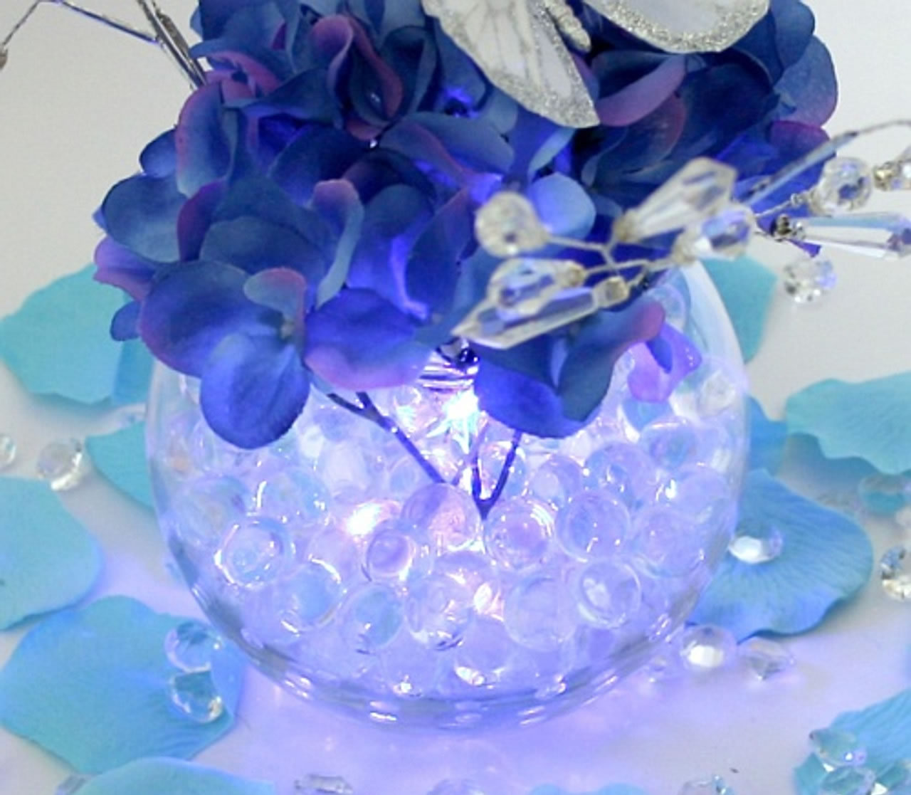 Minimalist home styling using Transparent Water Gel Beads to create a floating effect for candles or visual accents in a decorative bowl.